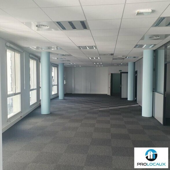 Office/Medical in Seyssinet-Pariset for lease - Interior Photo - Image 1 of 6