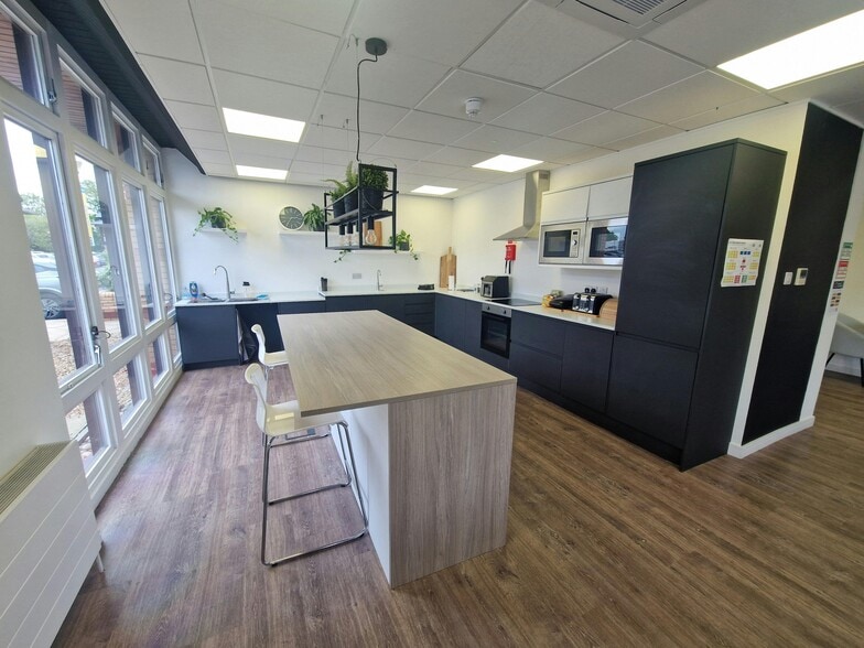 Waterberry Dr, Waterlooville for lease - Building Photo - Image 3 of 14