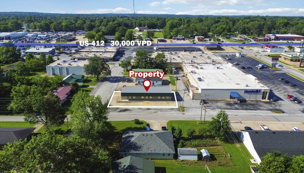196 E Kenwood St, Siloam Springs, AR for lease - Building Photo - Image 2 of 25