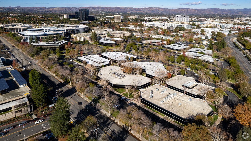 20935 Warner Center Ln, Woodland Hills, CA for lease - Aerial - Image 2 of 6