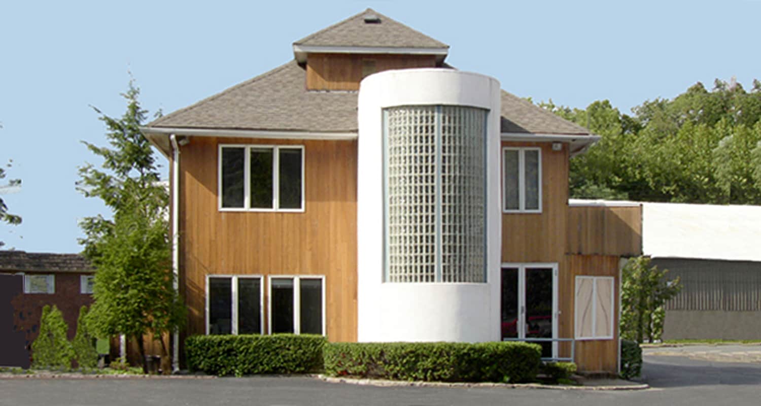 135 Glenwood Rd, Glenwood Landing, NY for lease Primary Photo- Image 1 of 8