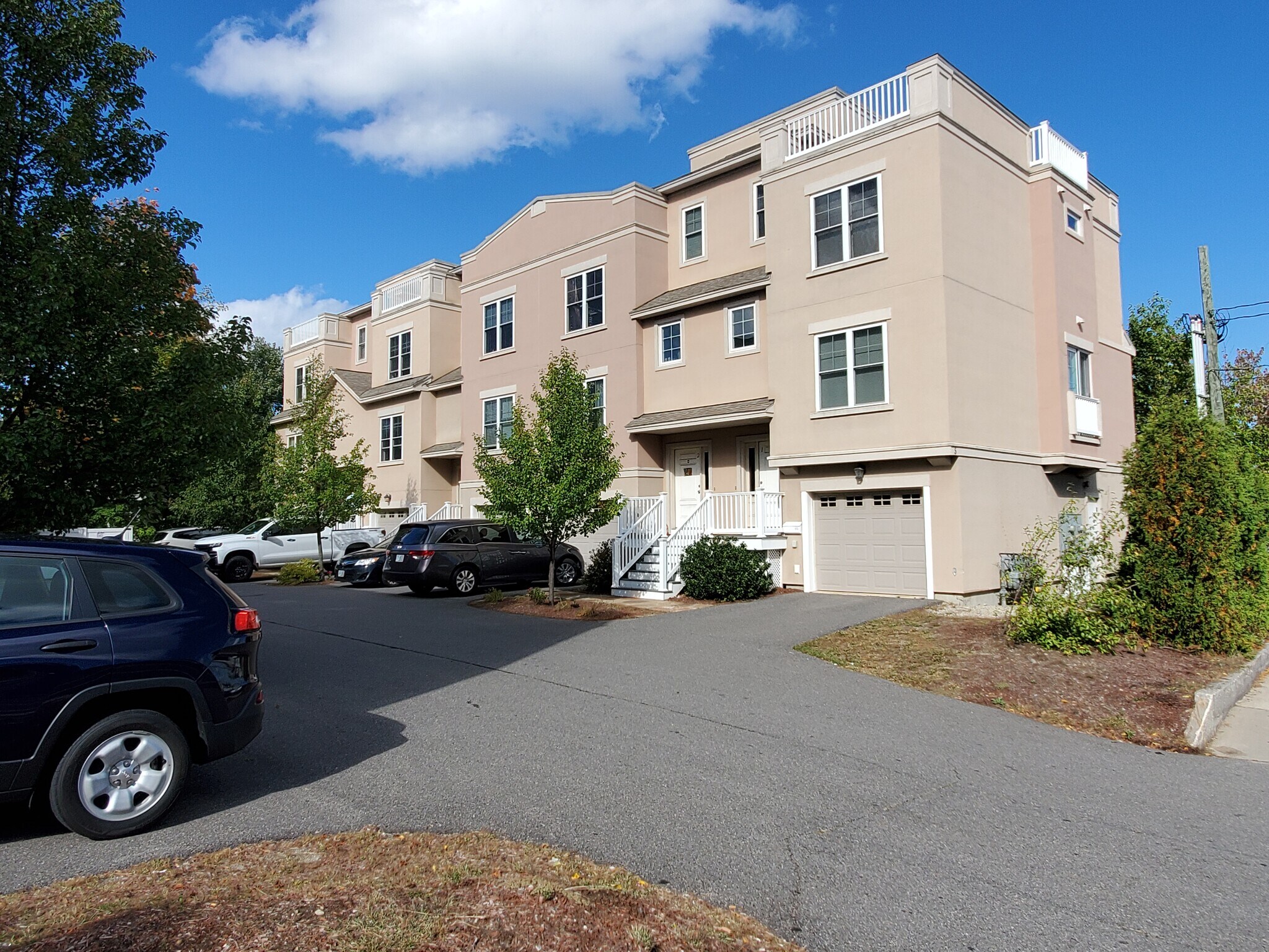 5 Lake St, Nashua, NH 03060