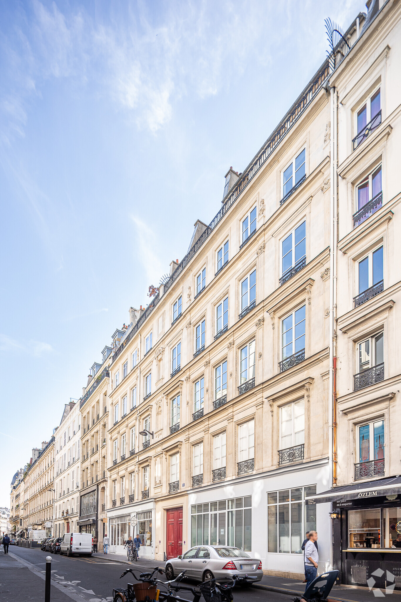 Office in Paris for sale Primary Photo- Image 1 of 4