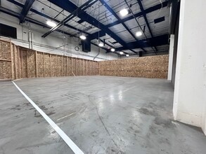 3901 SE Naef Rd, Portland, OR for lease Interior Photo- Image 1 of 8