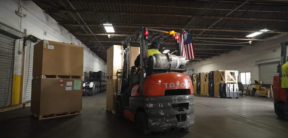 9900 Harrison, Romulus, MI for lease - Interior Photo - Image 2 of 7