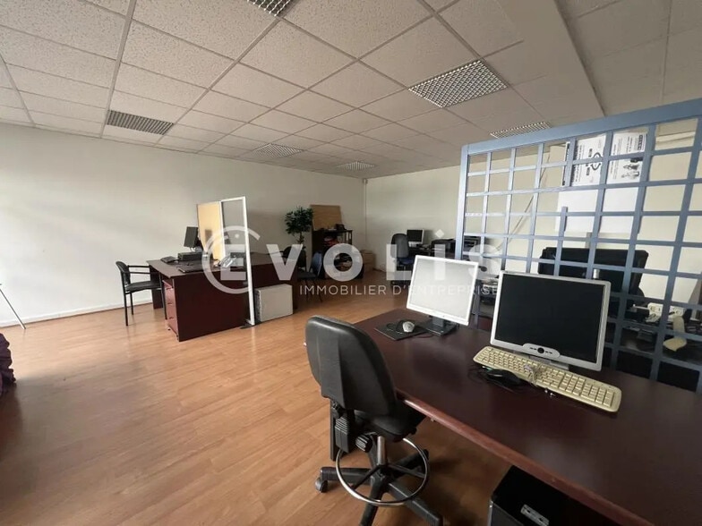 Office in Boissy-Saint-Léger for sale - Interior Photo - Image 2 of 8
