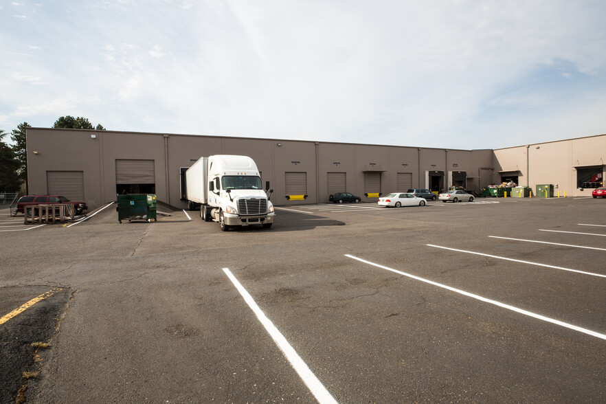 2425-2515 NE Riverside Way, Portland, OR for lease - Building Photo - Image 2 of 10