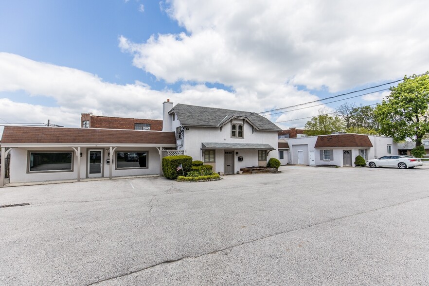 110 Ardmore Ave, Ardmore, PA for lease - Building Photo - Image 1 of 2