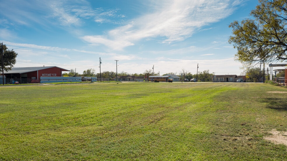 509 S Storts St, Poth, TX for sale - Building Photo - Image 2 of 9