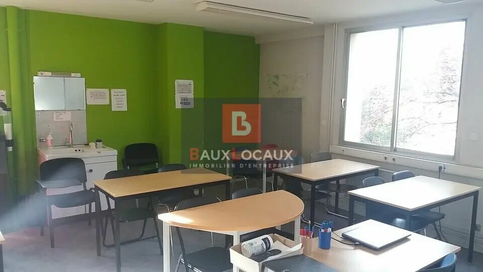 Office in Nîmes for lease - Interior Photo - Image 2 of 3