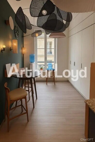 Retail in Caen for lease - Interior Photo - Image 2 of 7