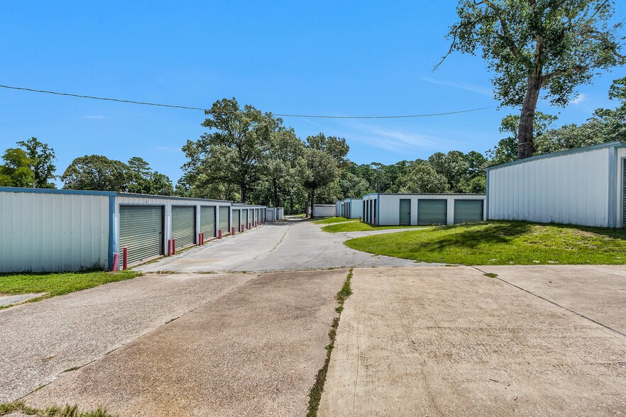 2040 Highway 30 E, Huntsville, TX for sale - Primary Photo - Image 1 of 8