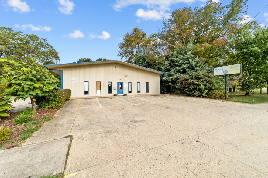 275 S Broad St, Mooresville, NC for sale - Building Photo - Image 3 of 46