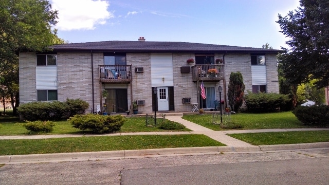 215 S Lewis St, Elkhorn, WI for sale - Primary Photo - Image 1 of 1