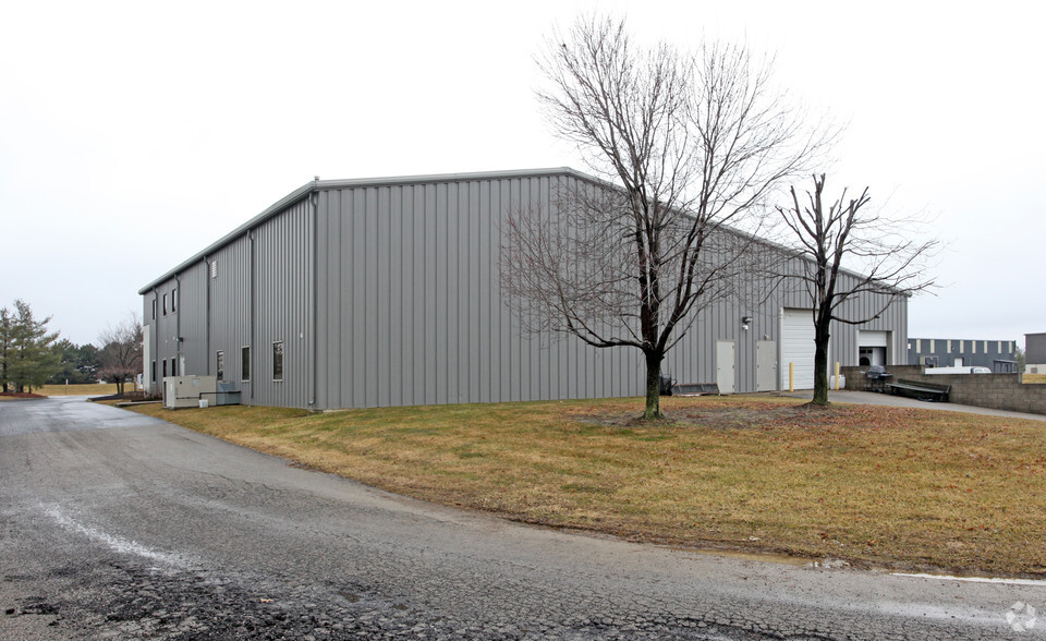 8325 N Green Meadows Dr, Lewis Center, OH for sale - Building Photo - Image 3 of 8