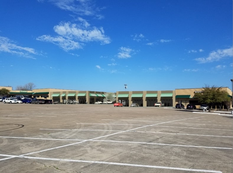 1111-1115 W Ledbetter Dr, Dallas, TX for lease - Primary Photo - Image 2 of 4