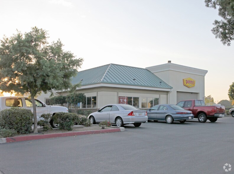 2751 2883 Highland Ave Selma Ca 93662 Retail Space For