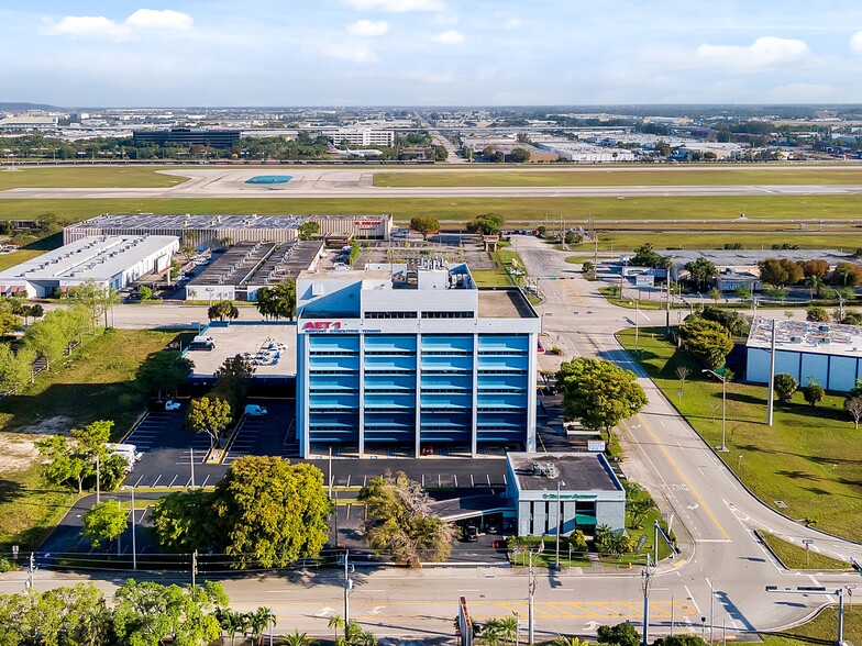 1150 NW 72nd Ave, Miami, FL for lease - Building Photo - Image 2 of 14