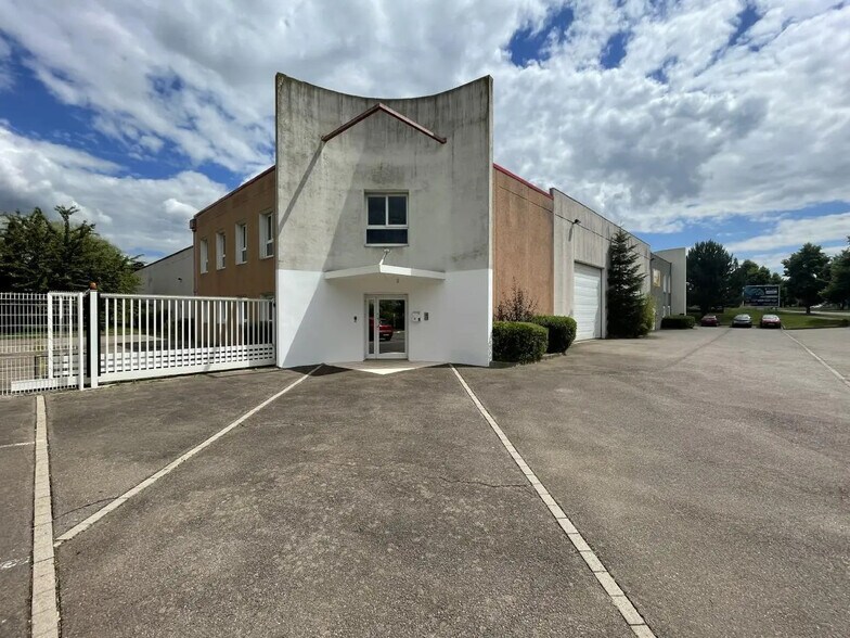 Flex in Metz for lease - Building Photo - Image 2 of 11