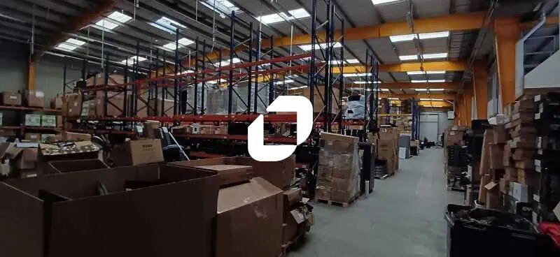 Flex in Les Mureaux for lease - Interior Photo - Image 1 of 6