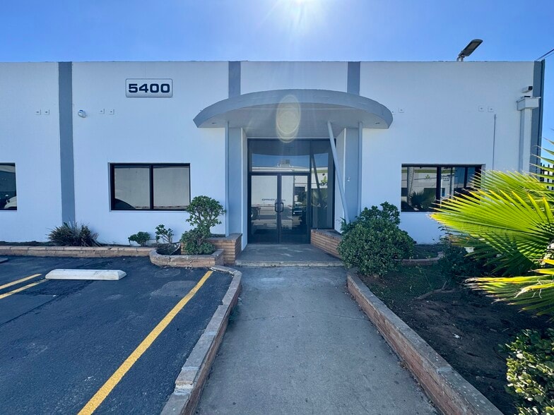 5400 W 104th St, Los Angeles, CA for lease - Building Photo - Image 3 of 15
