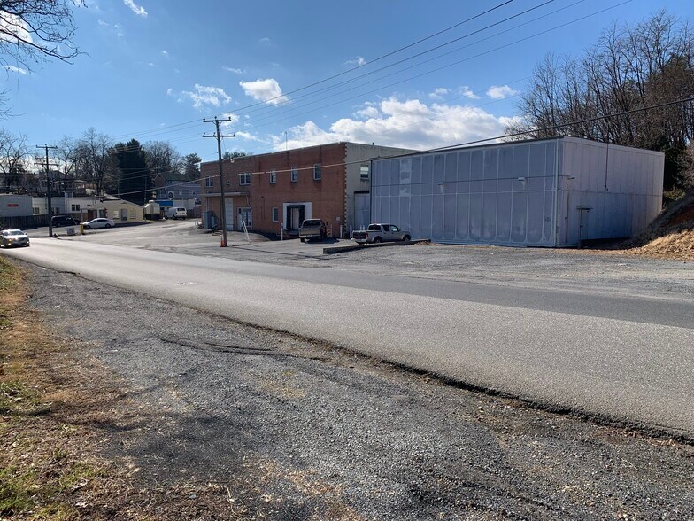 10 Morris Mill Rd, Staunton, VA 24401