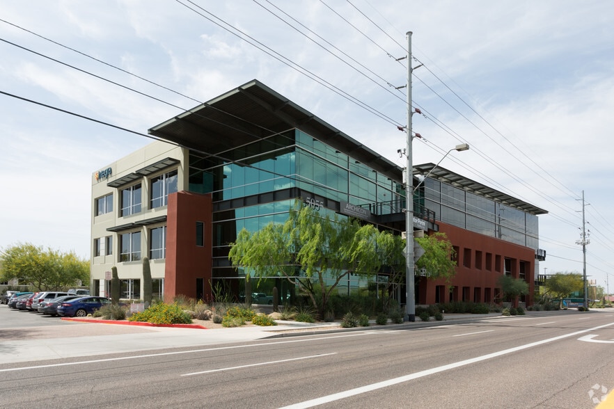 5055 E Washington St, Phoenix, AZ for lease - Building Photo - Image 2 of 8