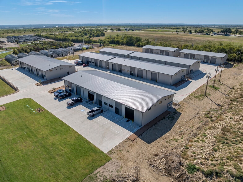 6451 Silver Saddle Rd, Fort Worth, TX for lease - Building Photo - Image 1 of 40