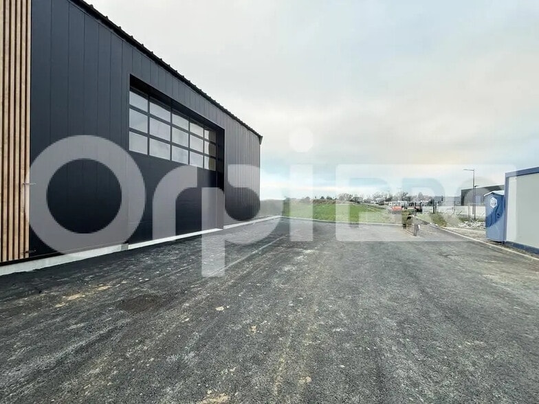 Flex in Le Havre for lease - Building Photo - Image 2 of 6