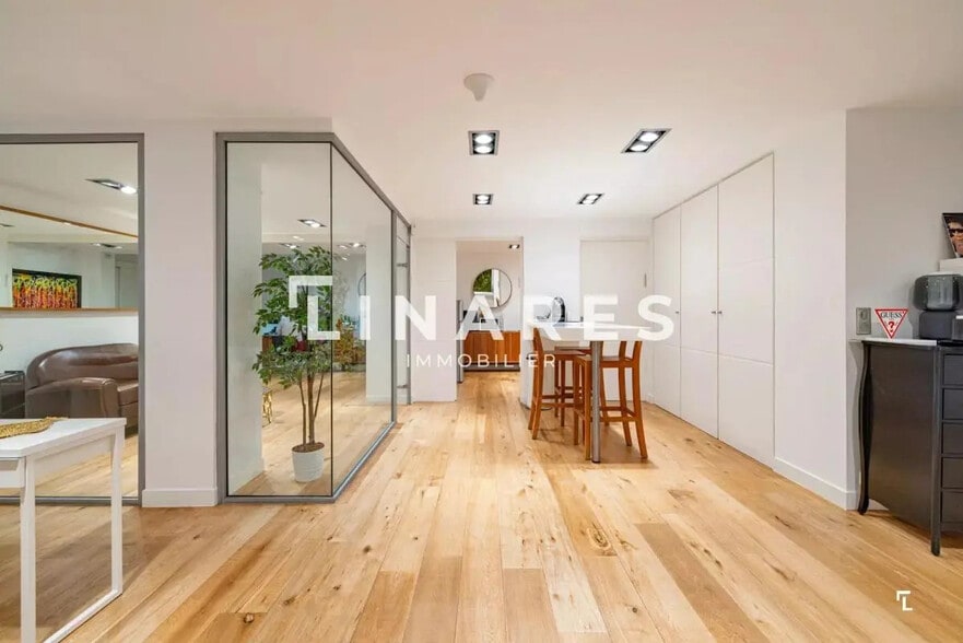 Office in Marseille for lease - Interior Photo - Image 3 of 8