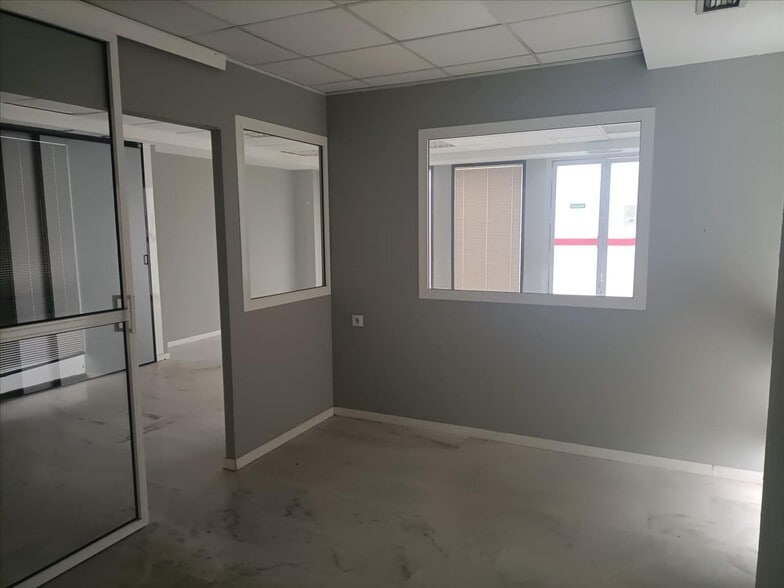 Calle Averroes, SEVILLA, Sevilla for sale - Building Photo - Image 3 of 8