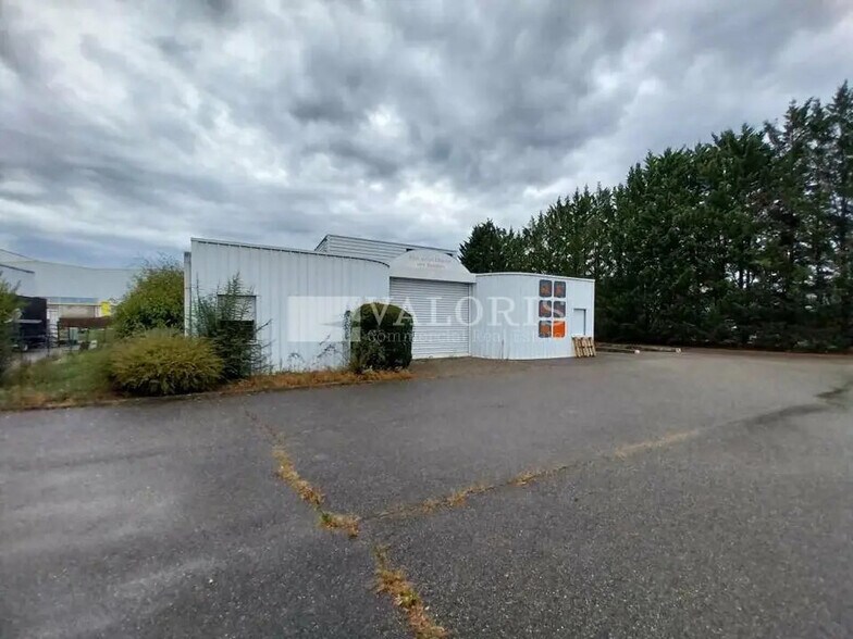 Flex in Béligneux for lease - Building Photo - Image 1 of 7