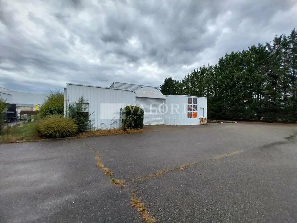 Flex in Béligneux for lease Building Photo- Image 1 of 8