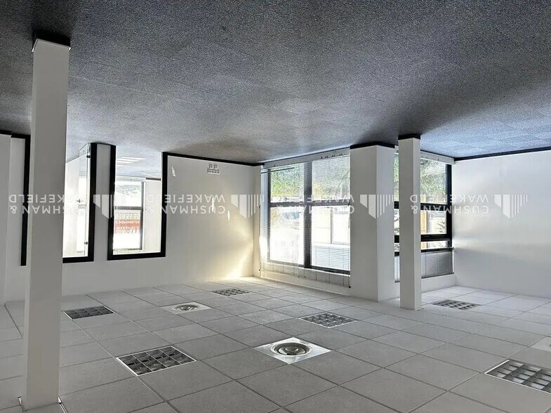 Office in Schiltigheim for lease - Interior Photo - Image 2 of 12