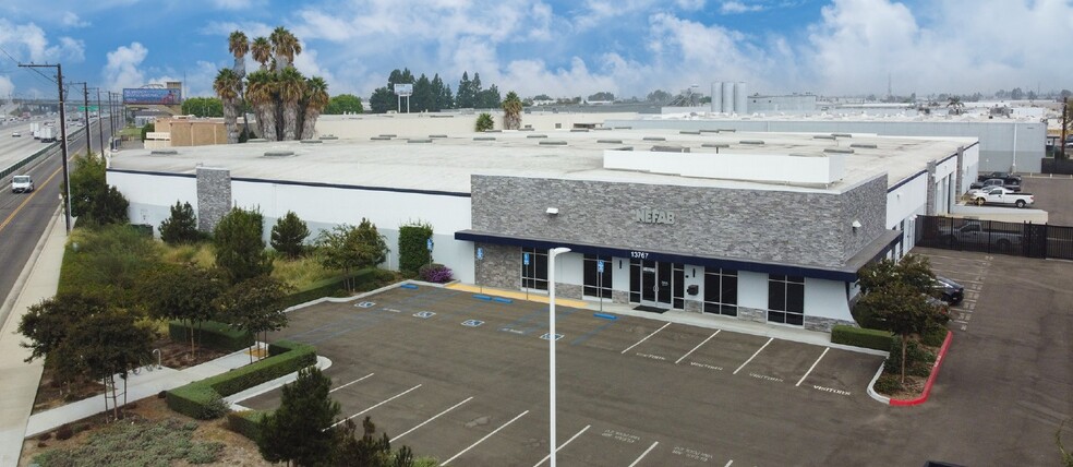 13767 Freeway Dr, Santa Fe Springs, CA for lease - Building Photo - Image 2 of 5