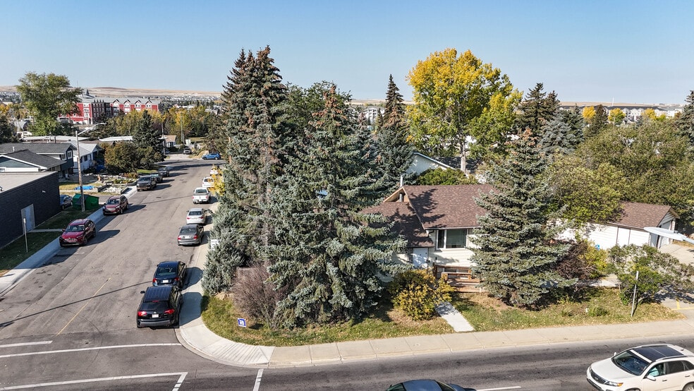 309 Main St N, Airdrie, AB for sale - Primary Photo - Image 1 of 16