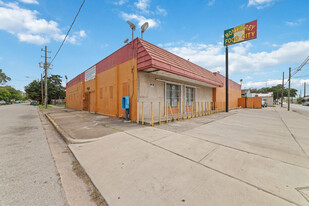 1906 Chapman - Convenience Store