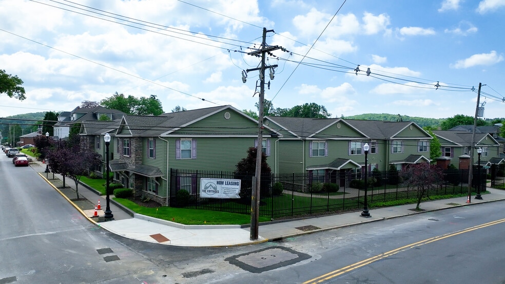 Student Housing - Cottages on the Pointe portfolio of 2 properties for sale on LoopNet.com - ProVideo LoopNet - Image 3 of 33