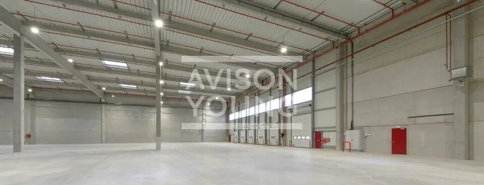 Flex in Le Thillay for lease - Interior Photo - Image 2 of 5