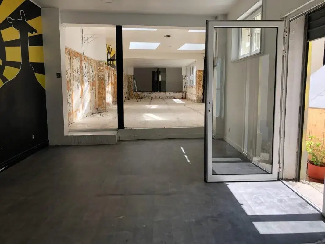 Retail in Paris for lease Interior Photo- Image 1 of 15