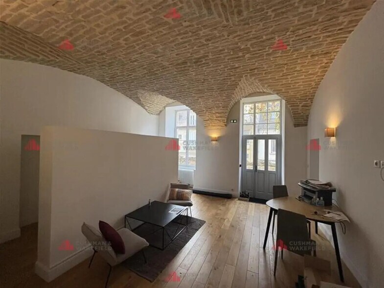 Office in Dijon for lease - Interior Photo - Image 3 of 5