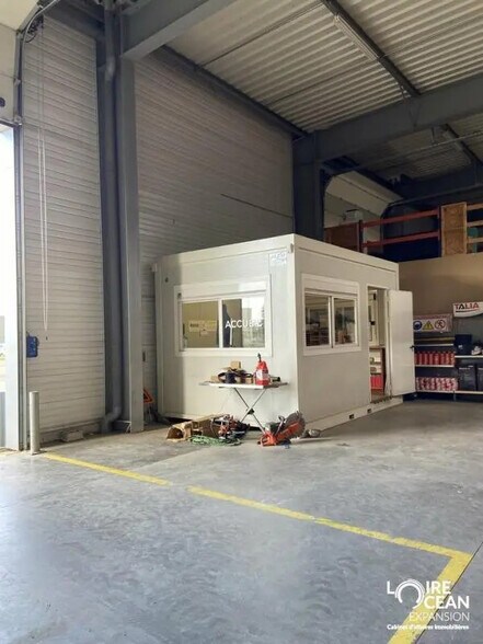 Flex in Le Cellier for lease - Interior Photo - Image 3 of 10