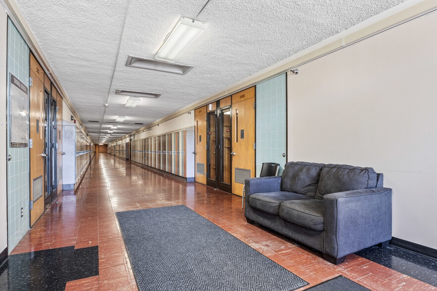 1110 S 14th St, Moorhead, MN for sale - Building Photo - Image 2 of 27