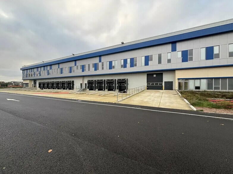 Flex in Conflans-Sainte-Honorine for lease - Building Photo - Image 3 of 12