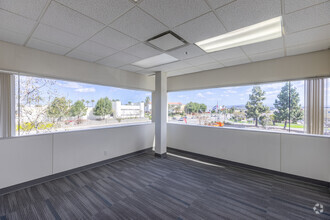 2111 Palomar Airport Rd, Carlsbad, CA for lease Interior Photo- Image 2 of 6