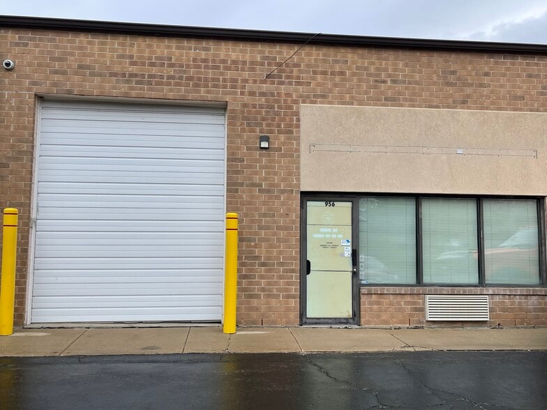 956 W Lake St, Roselle, IL for sale - Primary Photo - Image 1 of 1