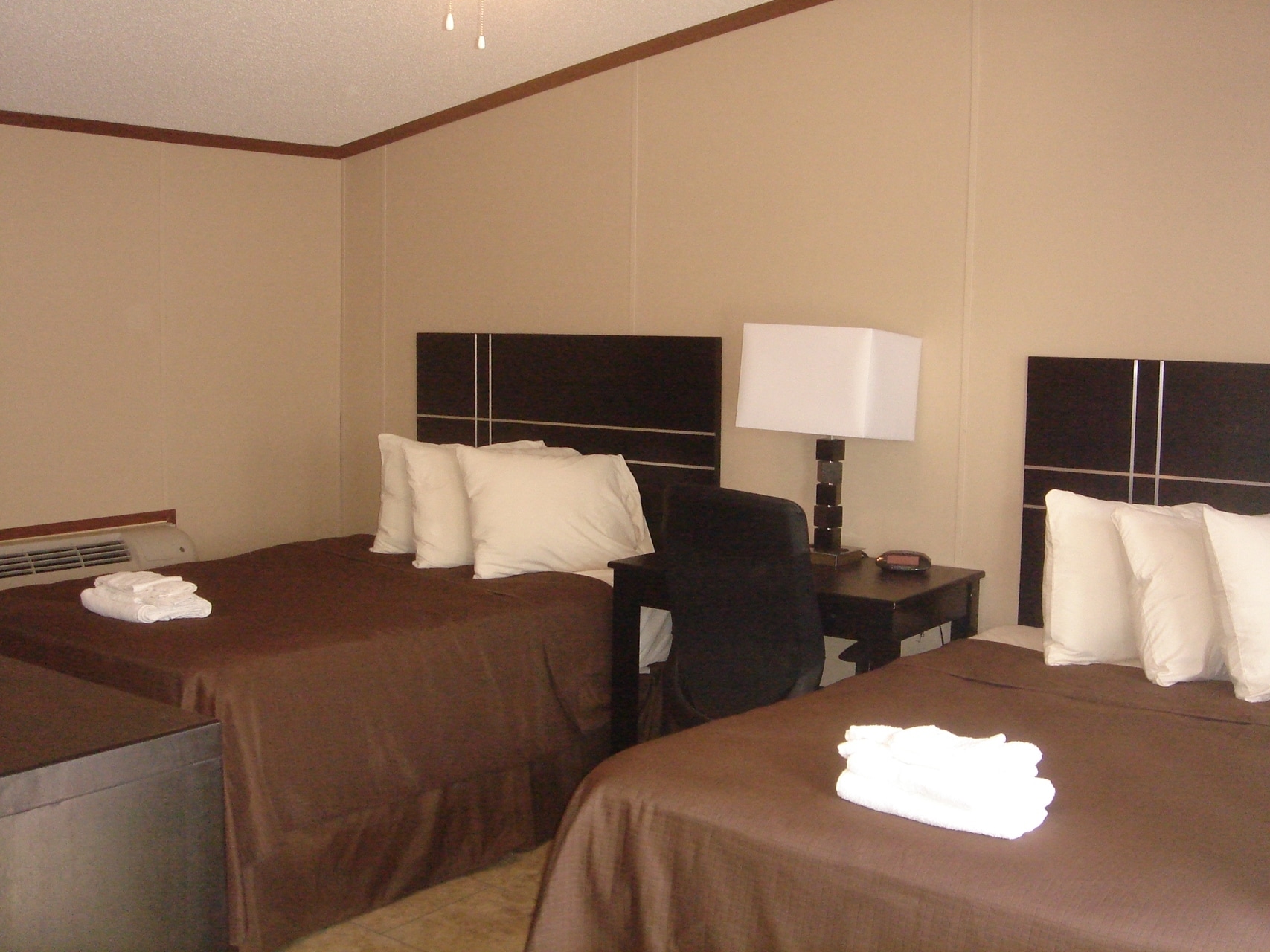 1100 County Road 4600, Dilley, TX 78017 Dilley Lodge