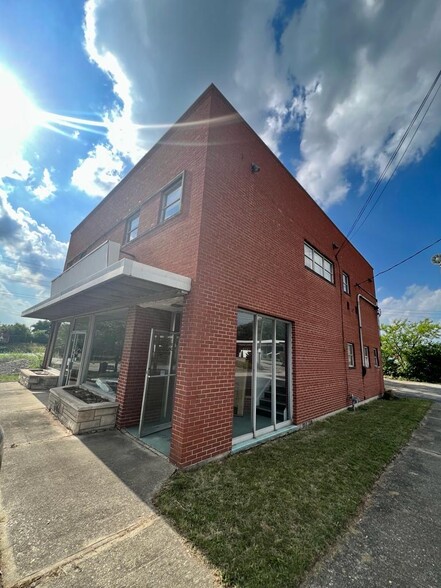 2198 Losantiville Ave, Cincinnati, OH for sale - Building Photo - Image 1 of 10