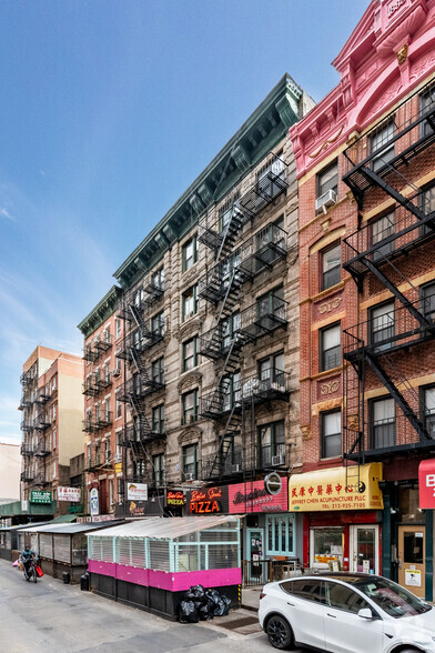 83-85 Baxter St, New York, NY for lease - Primary Photo - Image 1 of 5