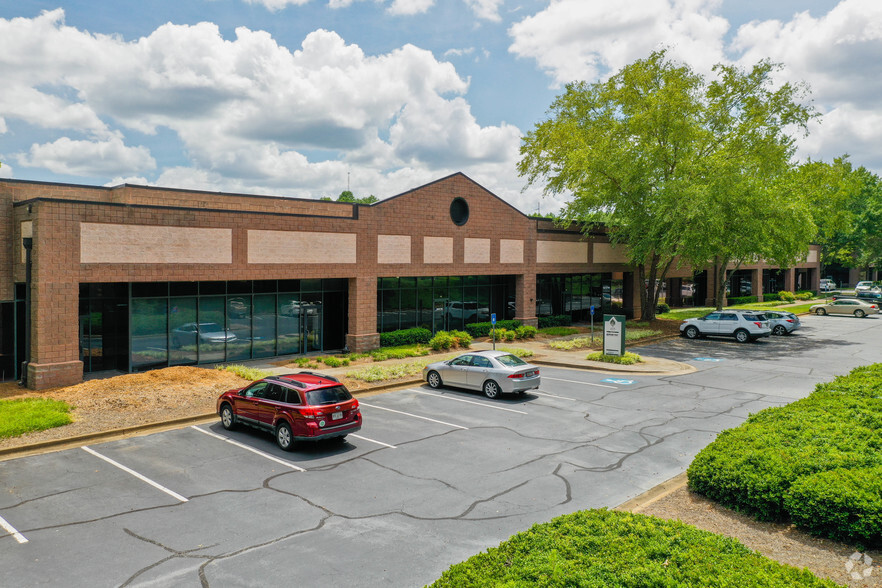 1125 Northmeadow Pky, Roswell, GA for lease - Building Photo - Image 1 of 4